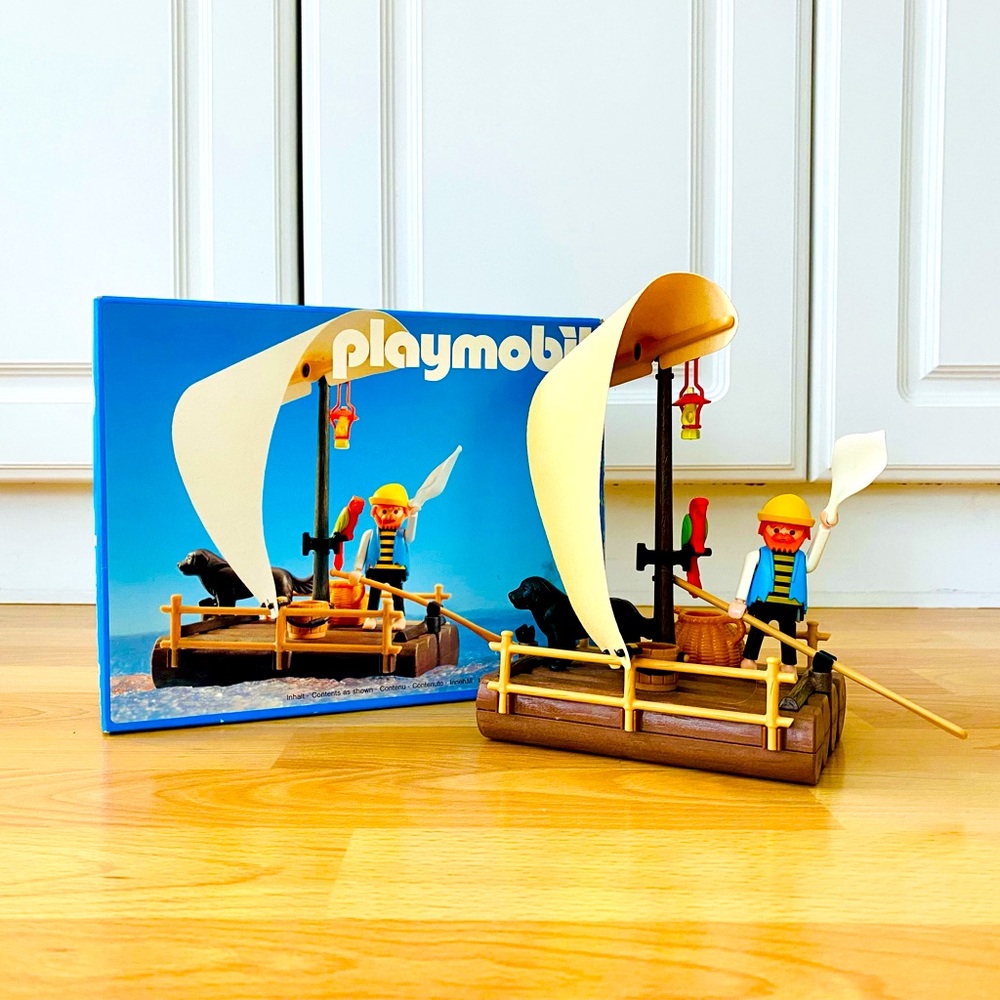 COMPLETE PLAYMOBIL SET #3793 SHIPWRECKED PIRATE SAILOR